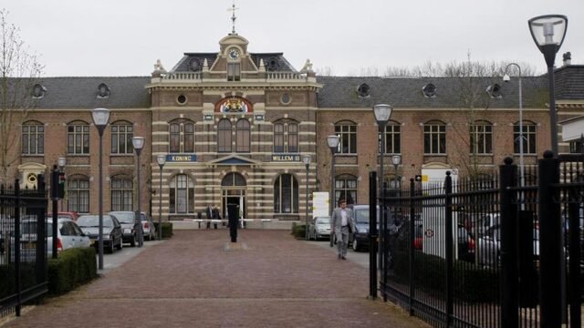 Gedetineerde moeders knuffelen kinderen weer na corona