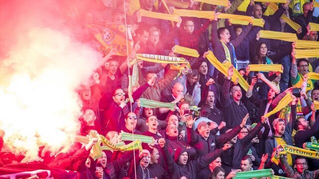 KNVB wil harder optreden tegen vuurwerk op tribunes