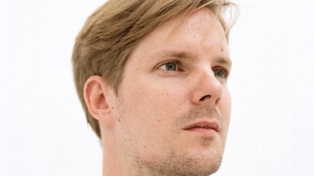 Joost de Vries brengt 'gewoon' zijn nieuwe boek uit, crisis of niet