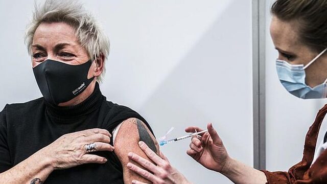 Verschilt Moderna van Pfizer? Vragen en antwoorden uit het coronaspreekuur