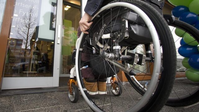ALS-patiënten verdwalen in woud van zorgloketten en krijgen niet op tijd juiste zorg: 'Ik moest 5 maanden wachten op rolstoel'