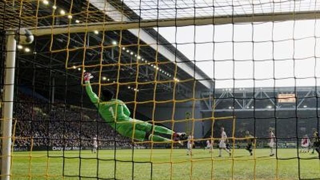 Achterstand Ajax tien punten na nederlaag in Arnhem