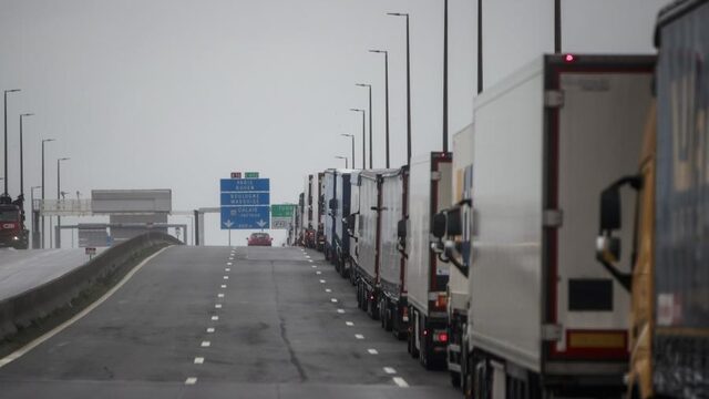 Lange files bij Calais door aanstaande Brexit: 'Groot Brittanië is aan het hamsteren geslagen'