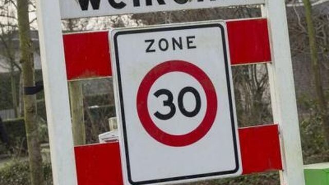 ‘Ze remmen bij een flitspaal en geven daarna weer gas’