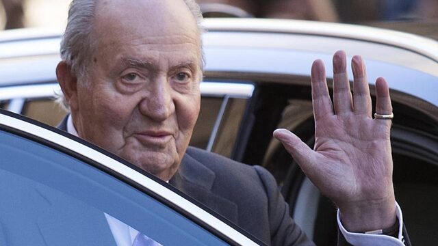 Omstreden oud-koning Juan Carlos vertrekt uit Spanje