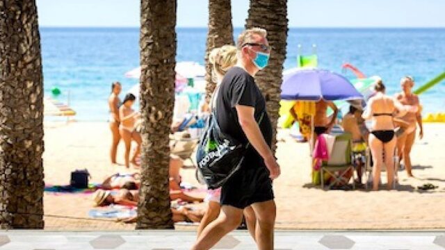 Voor een prikkie op last-minute vakantie? Dat kun je vergeten