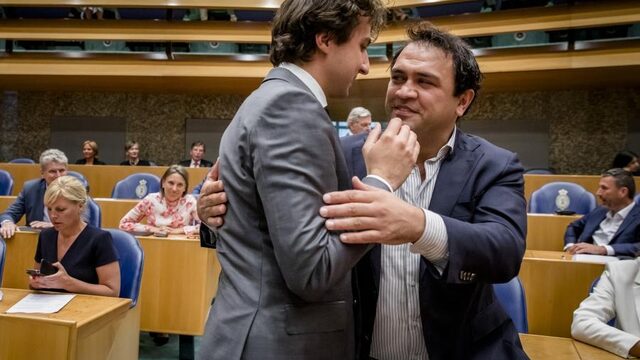 'Het Klavertje vier van het Binnenhof loopt krassen op'