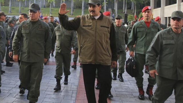 Podcast De Dag: wie breekt in bij het leger van Venezuela?
