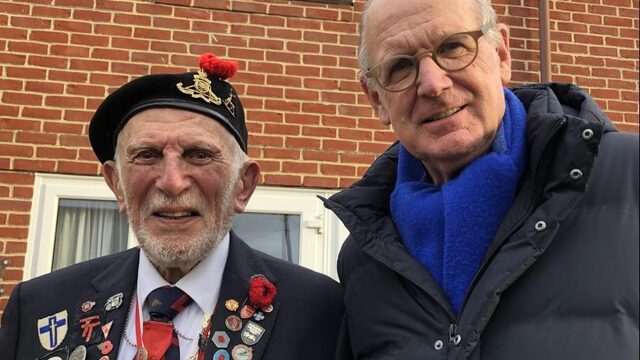 Philip Freriks op Corsica: 'De burgemeester heeft net mondkapjes gebracht'