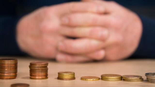FNV slijpt messen als pensioenkortingen niet van tafel gaan