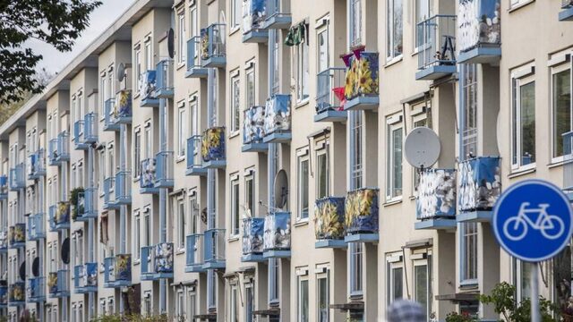 Vandaag op NPO Radio 1: Verziekte huizenmarkt, Verdwenen Vietnamese kinderen en Eredivisie