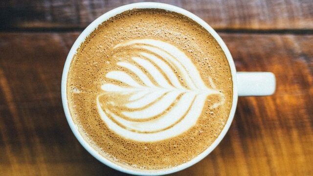 Statiegeld na flessen en blikjes nu ook op koffiemokken