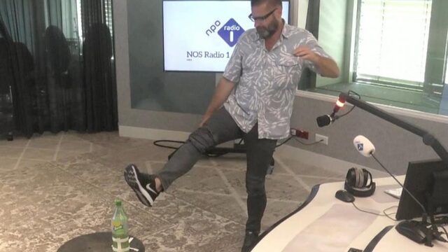 Jan Publiek: Jurgen trapt een fles om voor de #bottlecapchallenge