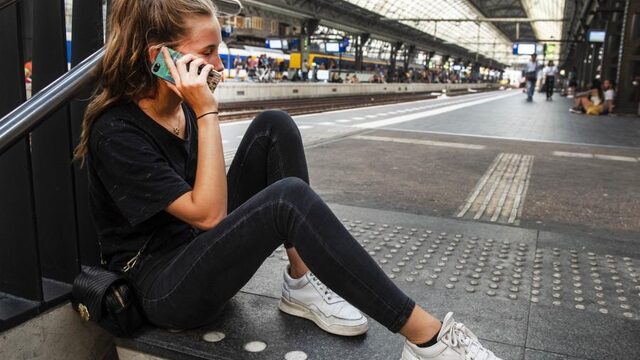 'Je mág helemaal niet in de telefoon van je kind kijken'