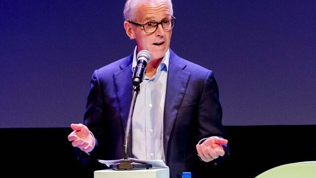 Derk Sauer: Van der Laan sleutelde op sterfbed aan links pact