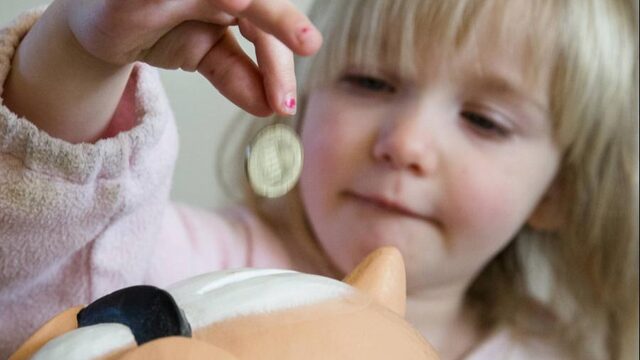Een op de zes schoolbesturen pot te veel geld op