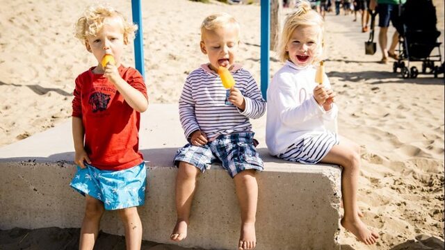 In strijd tegen de hitte: 'Draag weinig kleding en neem een ijsje'