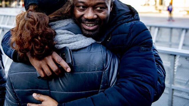 Frontman Kick Out Zwarte Piet ziet eigen kinderen niet met Pakjesavond vanwege bedreigingen