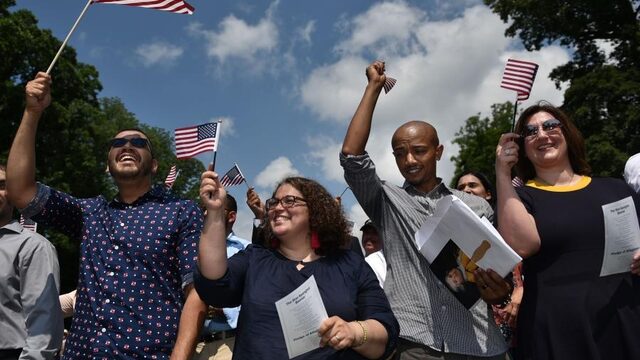 De redenen verschillen, maar allemaal willen ze Amerikaan worden