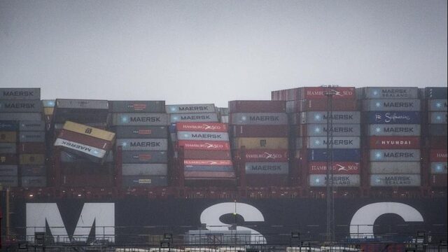 Podcast De Zomerdag: Hoe gevaarlijk is de 'container-snelweg' boven de Wadden?