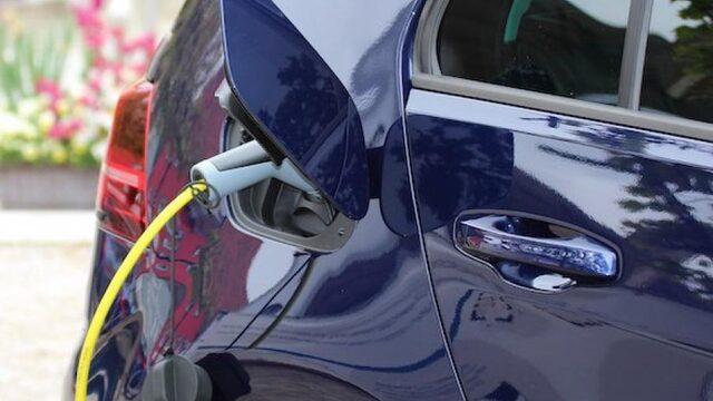Subsidie elektrische auto: 'Vooral aantrekkelijk voor mensen met zonnepanelen en een eigen oprit'