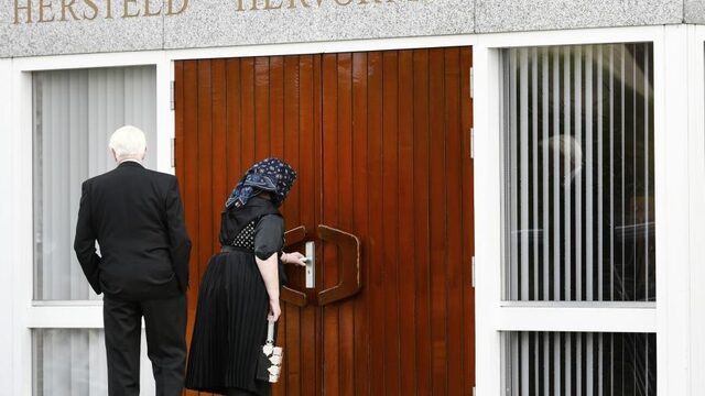 Kerken terug naar 30 bezoekers: 'een knieval voor de publieke opinie'