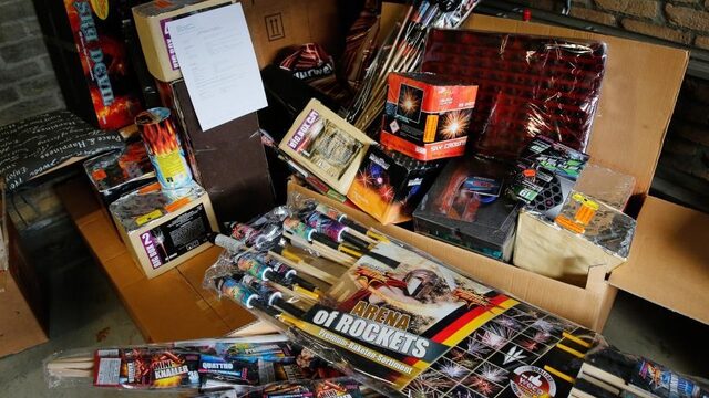 Moet er een meldplicht komen voor vuurwerkaso's?