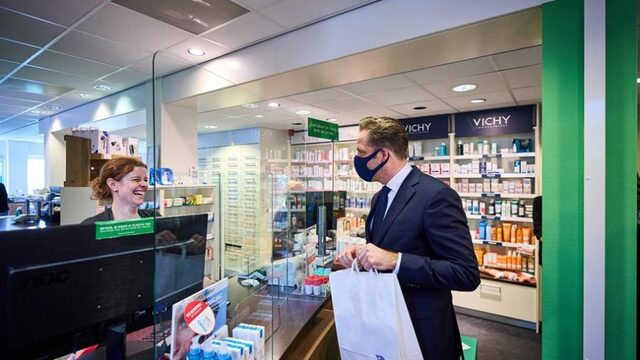 Podcast De Dag: Thuis testen? Luister deze bijsluiter