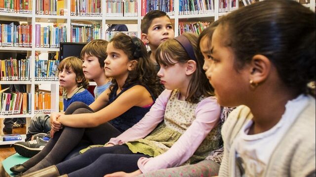 'Er is prachtige poëzie die zowel volwassenen als kinderen aanspreekt'