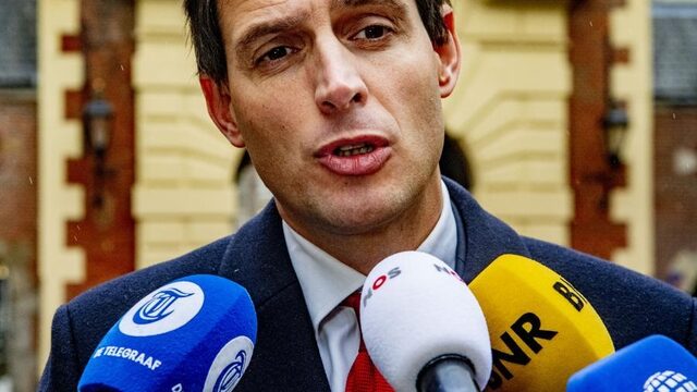 Wopke Hoekstra: "Weeg de traditie van vuurwerk afsteken"