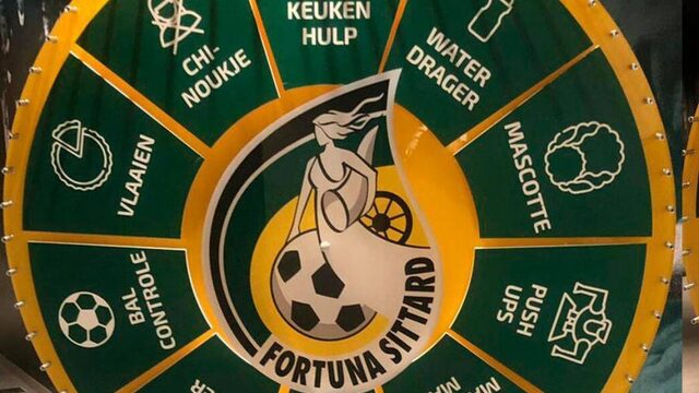 Fortuna Sittard: geen boete, maar voor straf in een roze jurk het veld op