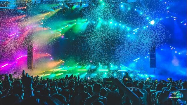 Stand.nl: Het maximale geluidsniveau bij concerten moet omlaag