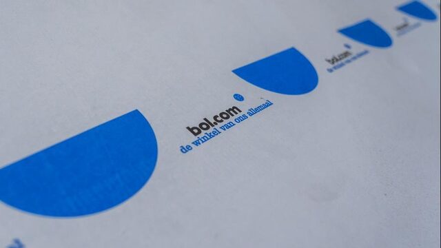 Wat is het toch met bedrijven die online de clown willen uithangen?