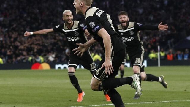 Maak jouw opstelling voor Ajax tegen Tottenham Hotspur