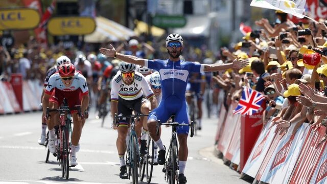 Gaviria in het geel, Froome en Quintana op achterstand