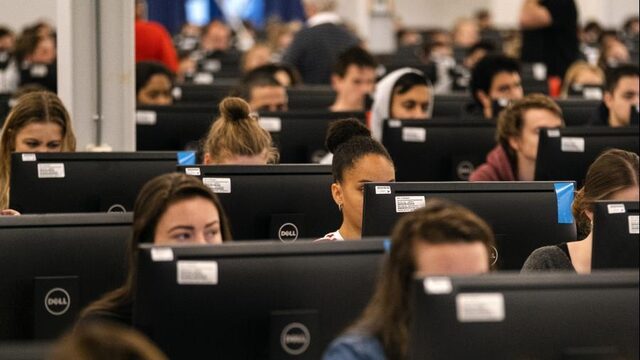 Studieschuld: 'Als ik dit tentamen niet haal kost het me duizenden euro's'
