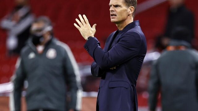 Pover Oranje verliest van Mexico bij debuut bondscoach De Boer