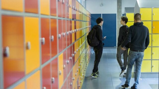 Advies: gespreid naar middelbare school, in lokaal blijven, zelf tafel poetsen