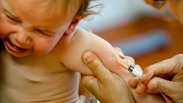 Stand.nl: Ouders die weigeren hun kinderen te laten vaccineren moeten worden gekort op de kinderbijslag