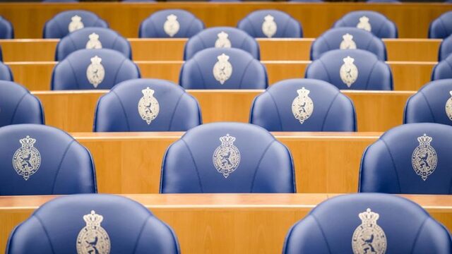 Stand.nl: 'Kamerleden die uit de fractie stappen moeten hun zetel inleveren'