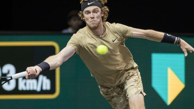 Andrej Rublev zet tennistoernooi in Rotterdam op zijn naam