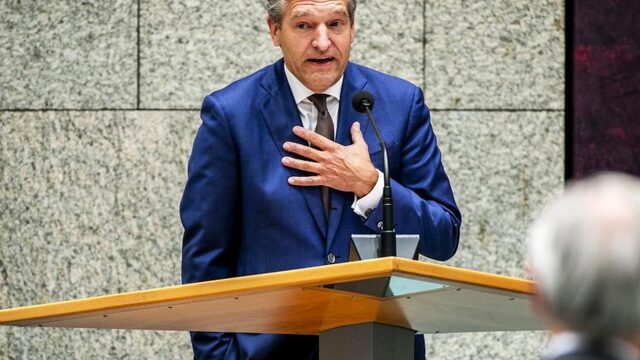 Een kwetsbare groep in onze samenleving, de politici.