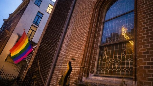 Kerken en moskeeën moeten inclusiever voor lhbt'ers: 'Conversie-therapie is geestelijke verkrachting'