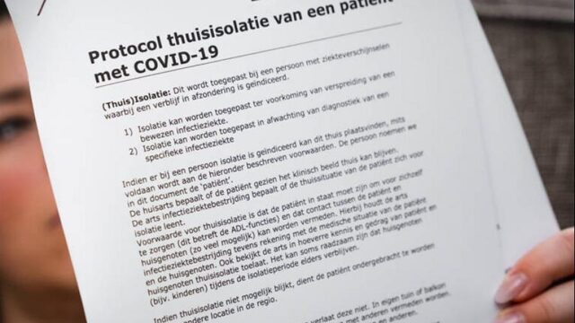 Oud-inspecteur gezondheidszorg: 'Overheid moet stoppen met paniek onderdrukken en beginnen met maximale voorlichting over corona'