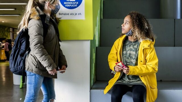 Pedagoog Micha de Winter: 'Niet evenementen of KLM, volledig openen onderwijs moet prioriteit zijn'