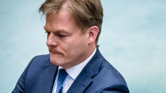 Pieter Omtzigt maakt sterke indruk in eerste lijsttrekkersdebat: ‘Die pas op de plaats maken deed hij als enige’