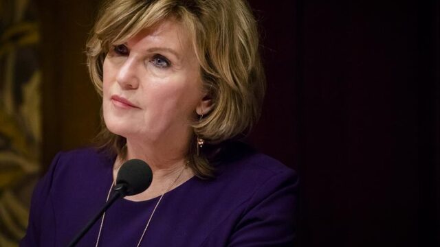 Pia Dijkstra over voltooid leven 'Trek je niet terug in je eigen kamp'