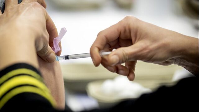 In dit ziekenhuis is al 90 procent van het personeel 'geprikt'