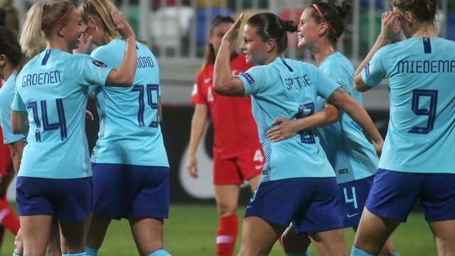 Oranjevrouwen walsen over Turkije heen