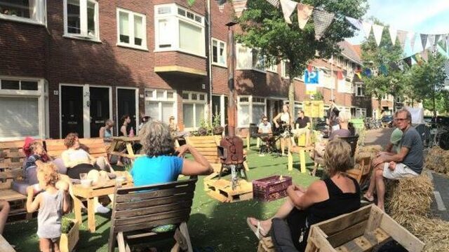 Power to the people! Bewoners claimen de straat terug